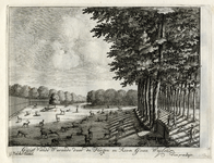 136014 Gezicht op de hertenkamp in de tuin van het huis Soestdijk te Baarn.